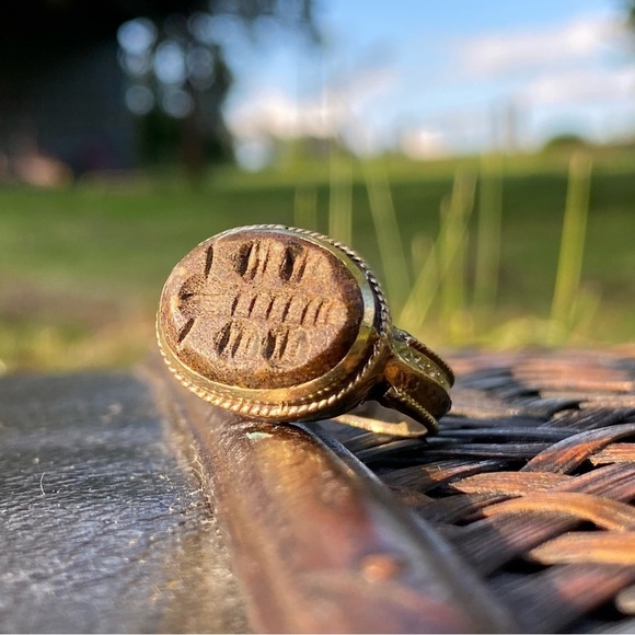 Antique/Vintage Ornate Shiny Brass Butterfly Intaglio Ring w. Brown Oval Stone - Picture 1 of 10